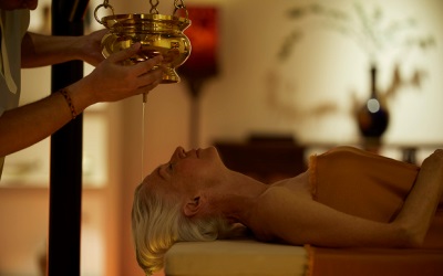 Rileks dengan Terapi Holistik yang Menenangkan