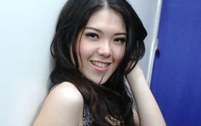 Tina Toon Dilarang Masuk ke Kafe Karena Pakai Sandal