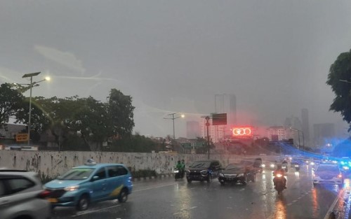 Massa Demo Bubar, Lalu Lintas di Depan DPR Kembali Normal