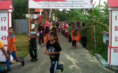 Masyarakat Pangkalan Batang Ikuti Jalan Santai HUT RI