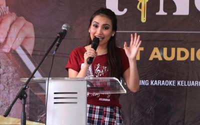 Ayu Ting Ting Buka Bisnis Karaoke Keluarga