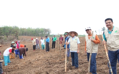 Kakanwil Patani Riau Tanam Kedelai Bersama di Rohul