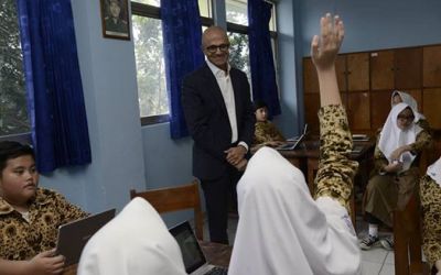 Ini yang Dilakukan Bos Microsoft Bersama Siswa di Jakarta