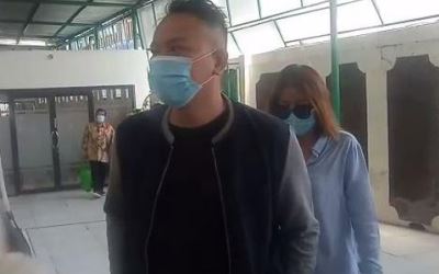 Vicky Kaget Dipertemukan Mantan Istri Pertamanya