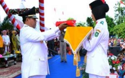Ribuan Warga Saksikan Upacara Detik-detik Penurunan Bendera