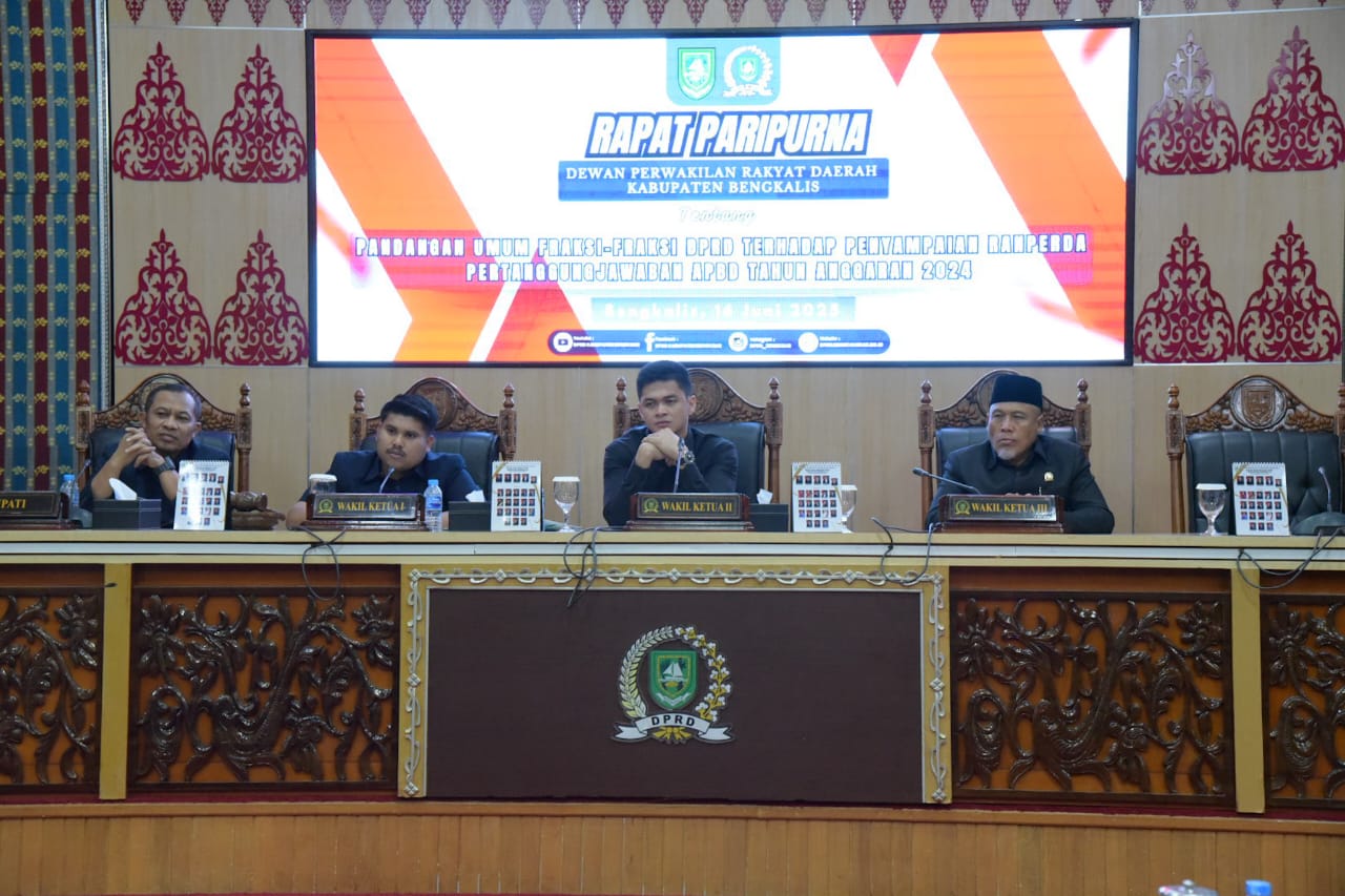 Bupati Kasmarni Hadiri Paripurna Pengesahan Perubahan Propemperda Tahun 2025