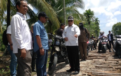 Bupati Meranti Tinjau Proyek Jalan, Harap Segera Tuntas