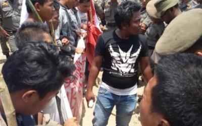 Polda Didesak Ambil Alih Kasus Seragam Sekolah Kampar