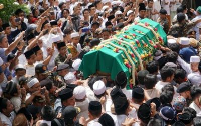 Gus Sholah Wafat, Ayat Al Quran dan Tauhid Sambut Jenazah