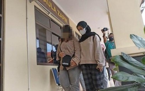 Cium Mahasiswi Bimbingan, Dekan Fisip Unri Dilaporkan