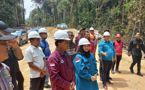 Bupati Bengkalis Kasmarni Meninjau Proyek Jalan Lingkar Barat Duri