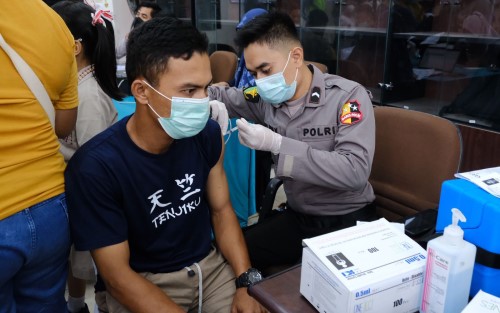 Tinjau Vaksinasi Massal di Bengkalis, Ini Pesan Wakapolda Riau