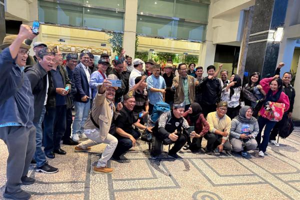 HPN 2025 di Riau, Tokoh Pers Nasional Disambut Kompang