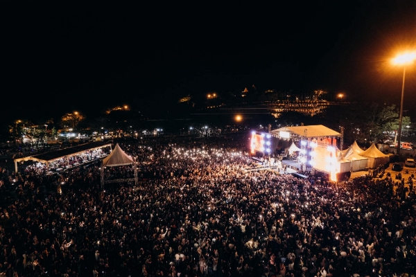 Lautan Manusia di Rohul : Kotak Band Guncang Malam Puncak HUT ke-26