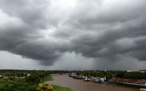 BMKG: 14 Daerah Siaga Potensi Cuaca Buruk 27-28 Desember