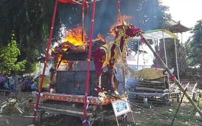 Ritual Pengabenan Jenazah Maestro Seni Lukis Bali Nyoman Gunarsa