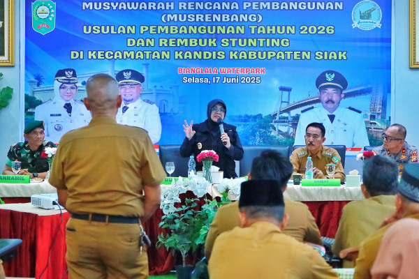 Tahun 2025 Bupati Afni Janji Akan Membangun Jalan di Tiap Kecamatan