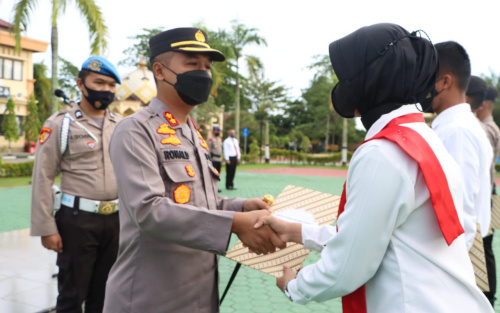 Polres Siak Berikan Penghargaan Kepada Personel Berprestasi