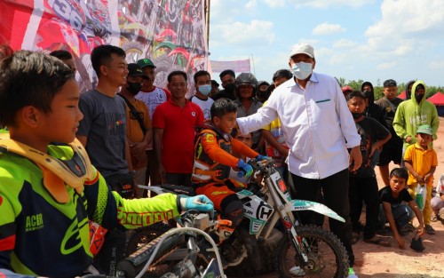 Bupati Siak Buka Kejuaraan Grasstrack dan Moto Cross