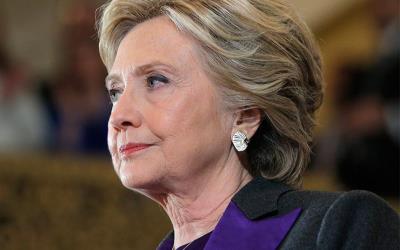 Isu Pelecehan Seksual, Clinton Tak Pecat Penasehatnya