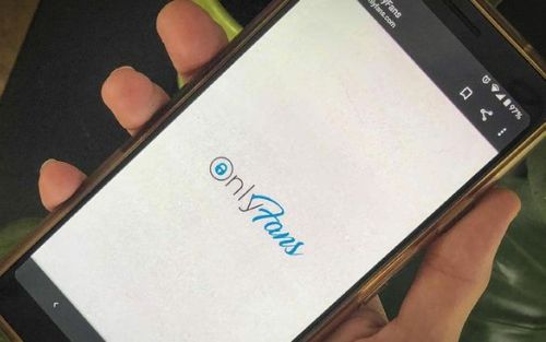 Polisi Buru Pemeran Konten Porno 'OnlyFans KW'