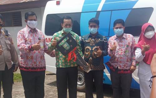 Bupati Siak Serahkan 1 Unit Ambulance di Kampung Penyengat    