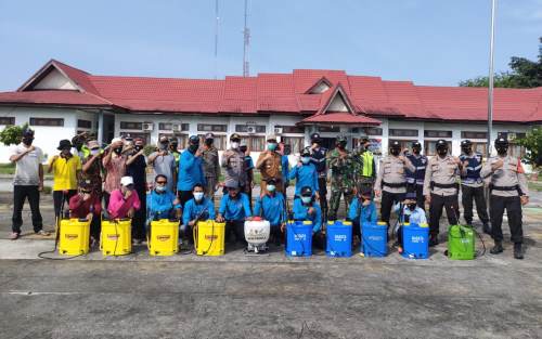 Camat Sabak Auh Pimpin Apel Penyemprotan Disinfektan Serentak