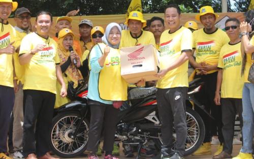 Siak Menguning, Ribuan Warga Ikut Serta Meriahkan HUT Golkar Siak