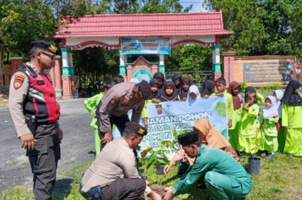 Jelang Hari Pohon Nasional 2025, Polres Siak Tanam 21.000 Pohon
