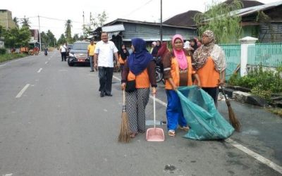 Kepala DLH Rohil Cek Sampah Bersama Pasukan Orange