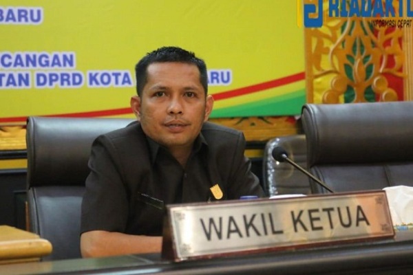 Wakil Ketua DPRD Kota Pekanbaru T Azwendi Pimpin Paripurna LKPJ 2024