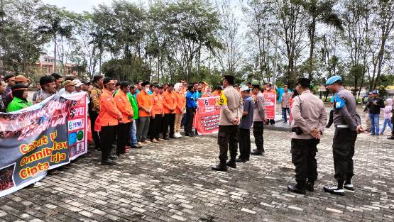 Ratusan Personel Polri Siapkan Amankan Peringatan May Day