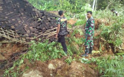 Longsor Terjang Kecamatan Sooko Ponorogo