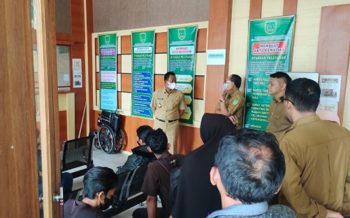 Kunjungi Disdukcapil, Wabup Rohil Minta Pelayanan di Tingkatkan 