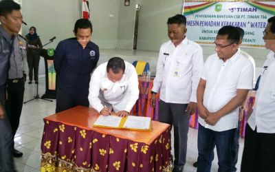 PT Timah Serahkan Bantuan Alat Pemadam Kebakaran