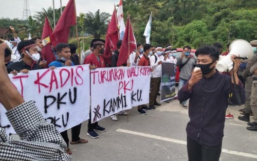 Gagal Atasi Sampah, Mahasiswa Minta Walikota Firdaus Mundur