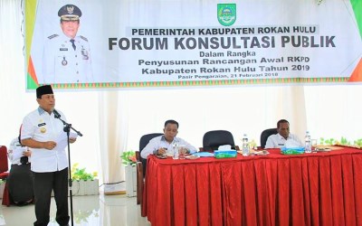 Bupati Sukiman Buka Forum Konsultasi Publik