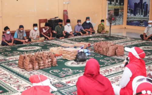 Dekranasda Siak Salurkan Bantuan di Panti Asuhan Assidiqiyah