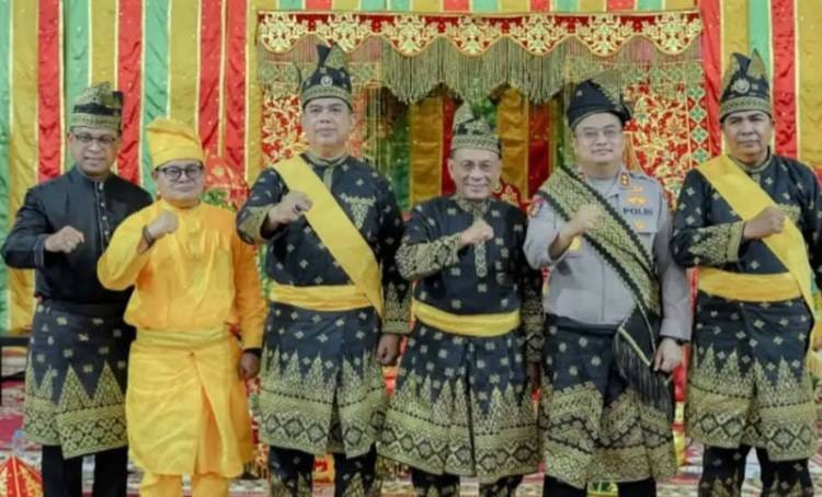 Bupati Mustamam Sambut Kapolres Rohil Dengan Prosesi Adat Melayu