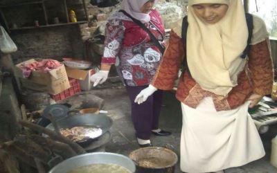 Tempat Pengolahan Ayam Tiren dan Bangkai Anjing Digrebek