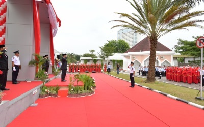 Bank Riau Kepri Gelar Upacara di Menara Dang Merdu