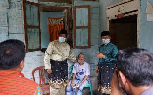 Bujang Kampung Melayani Masyarakat Sepenuh Hati 