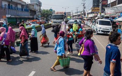 Pengunjung Serbu Mal CBD, Polisi: Besok Tutup