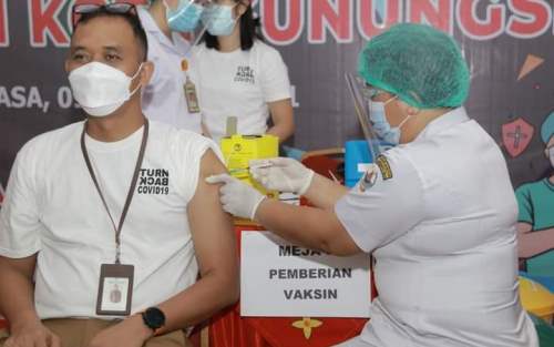 Diskes Gunungsitoli Vaksinasi 13 Orang Pejabat Publik