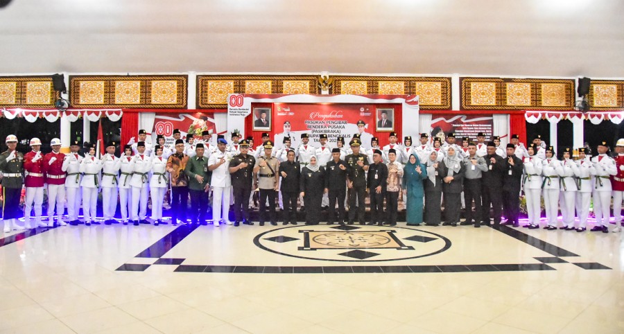 Bupati Kasmarni Kukuhkan 36 Paskibraka Bengkalis, Ini Pesanya