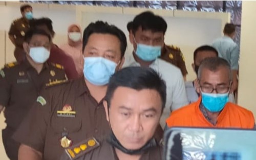 Mantan Bupati Kuansing Mursini Ditahan Kejati Riau