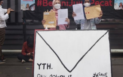 Pegawai Nonaktif KPK Serahkan Petisi Kepada Jokowi 