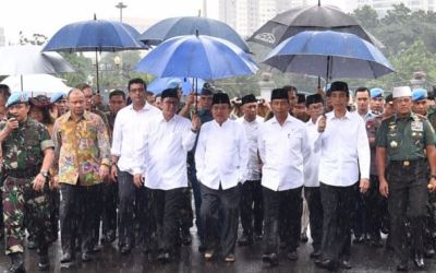 Payung Biru Jokowi di Aksi Damai Kembali Jadi Tren