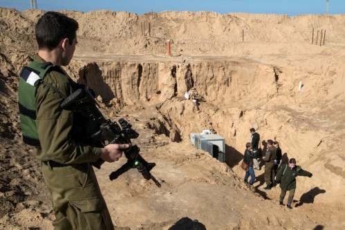 Israel Gempur Terowongan Hamas, Pakai Robot dan Buldoser