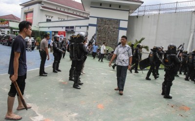 Kekecewaan, Tahanan Sialang Bungkuk Dobrak Pintu Sel